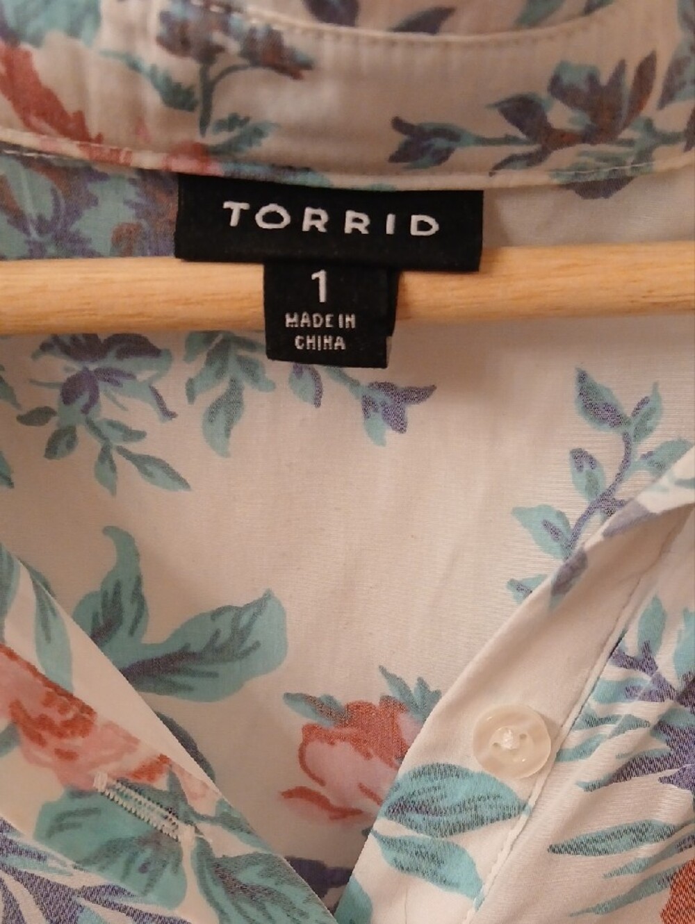 torrid Cream Floral High-Low Sleeveless Button-Front Top - Picture 2 of 3